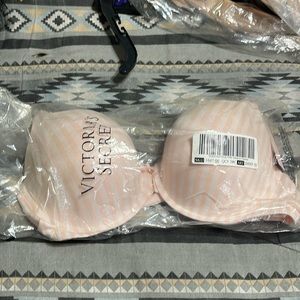 Brand new Body by Victoria. Elegant and comfortable.